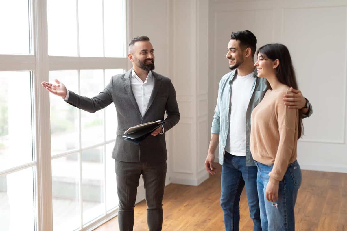 Immobilienmakler Offenbach von Cita Immobilien im Besichtigungstermin