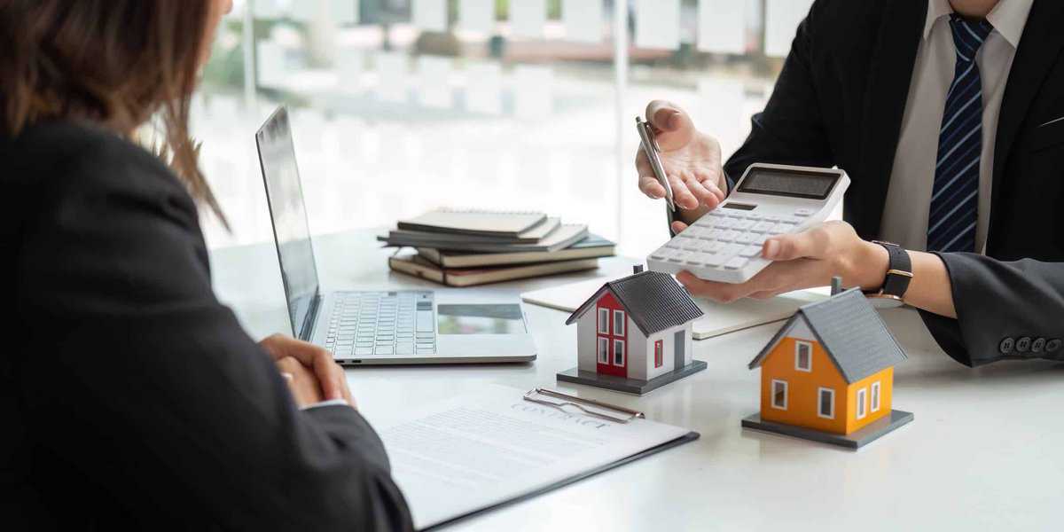 Immobilienmakler von Cita Immobilien in Oberursel führt eine kostenlose Immobilienbewertung durch, mit Modellhäusern und Finanzrechner.