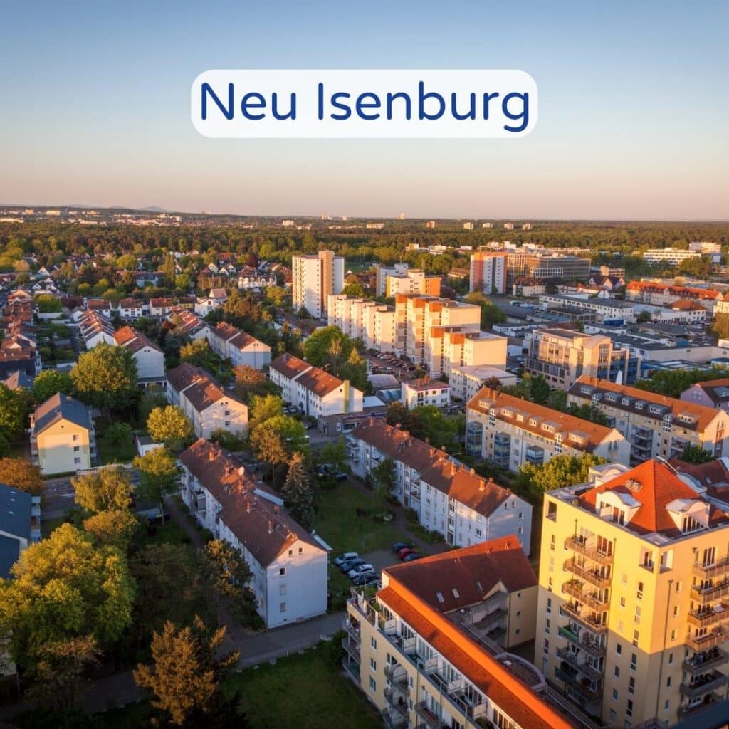 Zentraler Platz in Neu-Isenburg mit modernen und historischen Elementen.