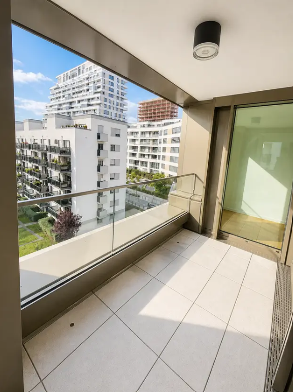 Exklusive 2,5-Zi.-Wohnung mit Balkon, Einbauküche und TG-Stellplatz im Frankfurter Europaviertel - Photo 5